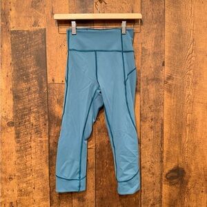 Lululemon In Movement Crop *Everlux 19" blue size 4 EUC